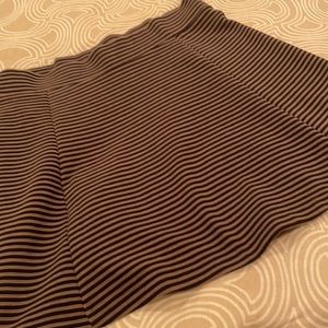 Banana Republic skirt, black/brown striped, polyester blend, L